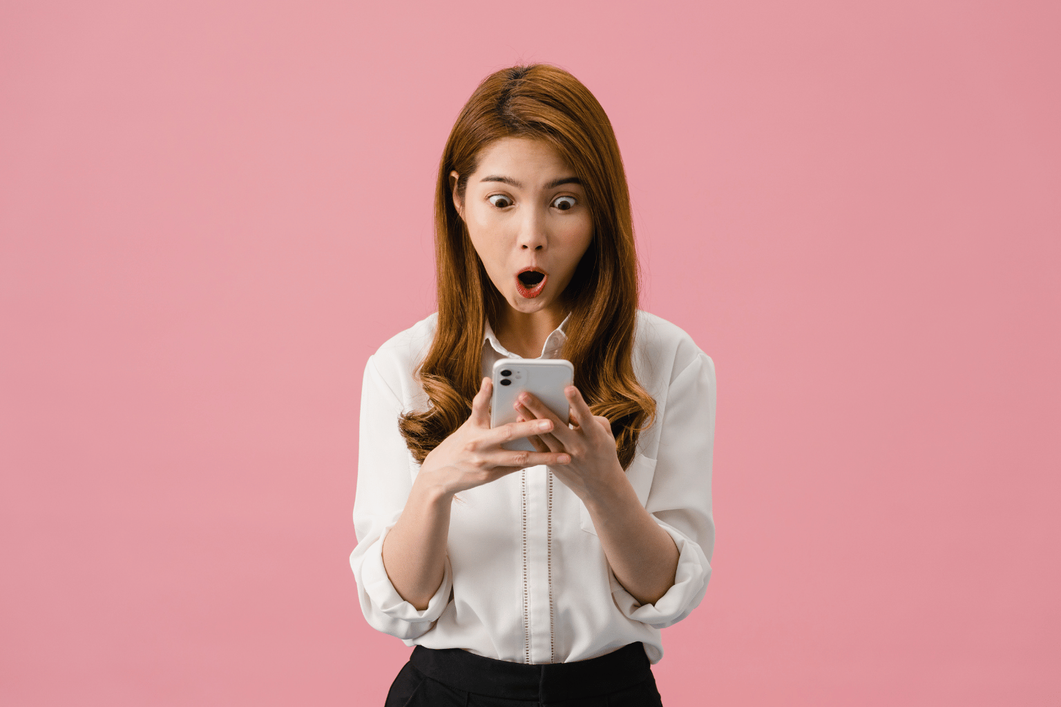 Tvoj telefon te špijunira: Evo šta sve prikuplja u samo jednom danu